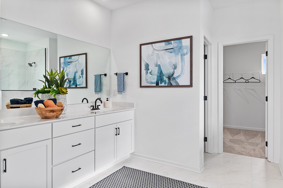 A bathroom with a sink and a mirror.