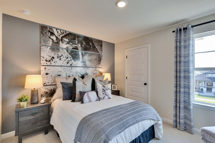 A bedroom with a large bed.